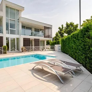 Luma With Pool Apartment Lido di Jesolo